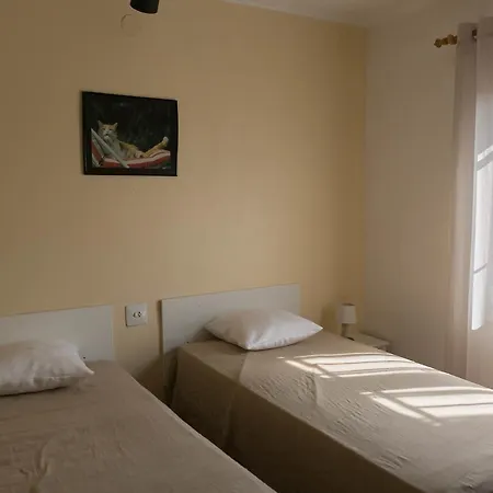 Apartment 2 Bedroom Semi-detached House In Urb. Torre Gran, L'estartit. Great Garden And Community Pool Torroella De Montgri