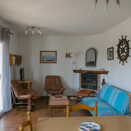 Apartment 2 Bedroom Semi-detached House In Urb. Torre Gran, L'estartit. Great Garden And Community Pool Torroella De Montgri