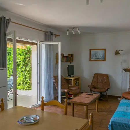 Apartment 2 Bedroom Semi-detached House In Urb. Torre Gran, L'estartit. Great Garden And Community Pool Torroella De Montgri