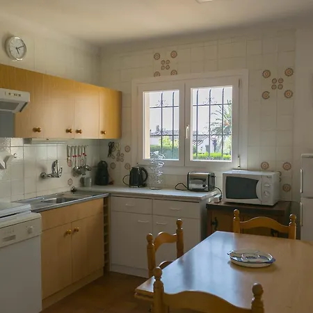 Apartment 2 Bedroom Semi-detached House In Urb. Torre Gran, L'estartit. Great Garden And Community Pool *